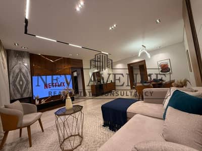 شقة ارضي متشطبة بفرش فاخر و الاجهزة بفيو علي حمام السباحة في ميفيدا في مرحلة بوليفارد Mivida phase boulevard