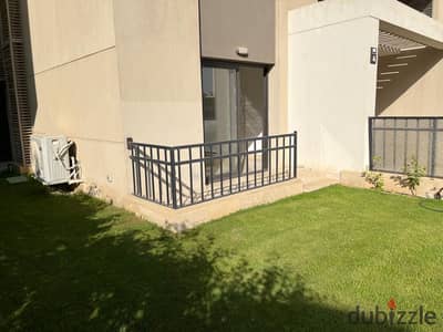 شقه مميزة للإيجار بالمطبخ والتكييفات بكومباوند فيفث سكوير التجمع الخامس دقايق من الجامعه الامريكيه والرحاب ومول كايرو فيستيفال سيتي