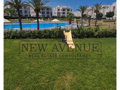 شالية أرضي با جاردن متشطب بالكامل بإطلالة مميزة علي حمام السباحة مع حديقة واسعة في Amwaj sidi Abdelrahman