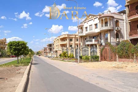 شقة (ارضي بجاردن) للبيع فى الحي السادس فيلات بجوار مسجد الشربيني