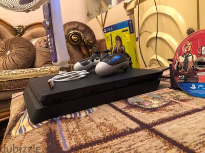 PlayStation 4 slim -