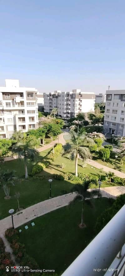 شقه  للايجار قانون جديد  في مـــديـــنتـــي B10 165م  3غــرف منهم غرفه ماستر  3حمــــام  ريسبشن ومطبخ  فيو واااايد جــــــــاردن  بالقرب من الخدمات واول سيزون بارك  بحاله اول سكن وغاز طبيعى   للتواصــــــــــل والمعآينـــــــــه  01063208140