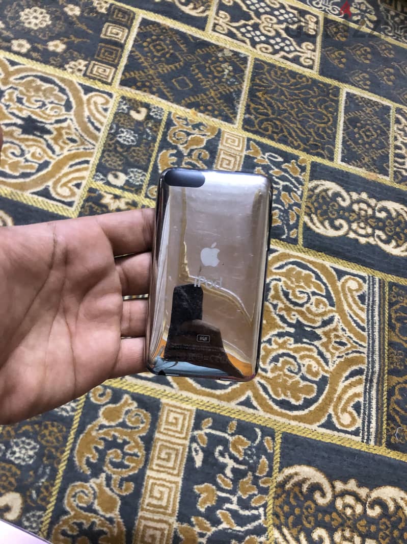 Apple touch 8G Excellent condition 3