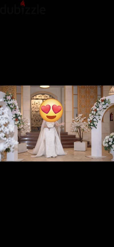 للبيع فستان زفاف بالاكستنشن و الطرحه