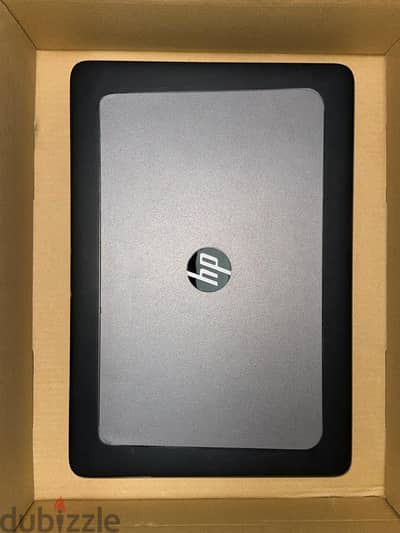 Hp zbook g3 بحاله ممتازه استعمال خفيف عليه skin حمايه