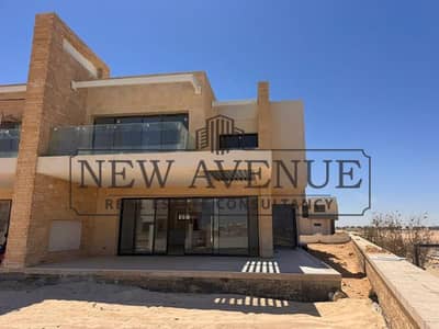 توين هاوس مميز للبيع متشطب بالكامل بالتكييفات و وحدات المطبخ  بفيوعلي البحر و لاند سكيب في سيلفر ساندس الساحل الشمالي Silver Sands North Coast