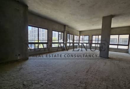 Corner office with panoramic view will be finished for companies in strategic location at district 5
