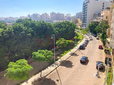 شقه للايجـار المفـروش 135م - سبورتنج -بسعر 35,000 ج