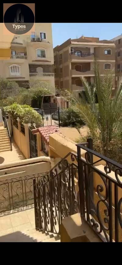 شقه للبيع  في الحي الاول دور كامل مساحه 270 متر الدور الاول يوجد مدخل خاص وباركينج 3 غرف 2 حمام ريسبشن 3 قطع بلكونتين