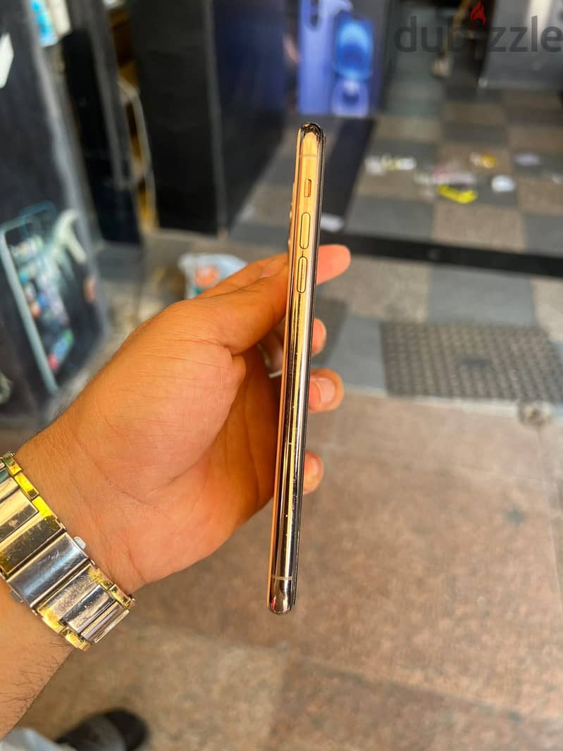 Apple - iPhone 11 Pro Max 2