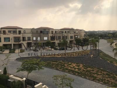 فيلا استلام فوري بمساحة ارض 742 متر تطل علي مساحات خضراء للبيع في بالم هيلز قطامية Palm Hills Katameya PK1