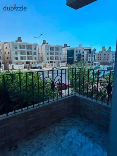 شقه للايجار بالنرجس عمارات في التجمع الخامس على الشارع الرئيسي