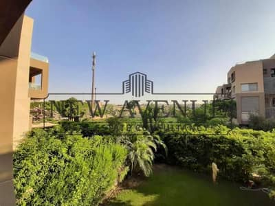 شقة مفروشة بالكامل بإطلالة على اللاندسكيب مع جراج تحت الأرض موقع مميز فيلدج جيت