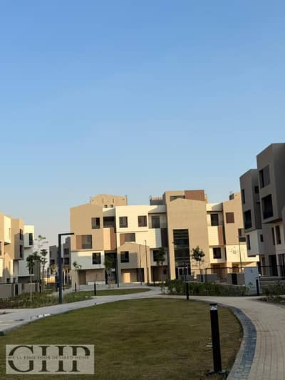 دوبلكس روف تشطيب كامل جاهزة للاستلام للبيع في سوديك ايست الشروق Sodic east AL Shorouk City
