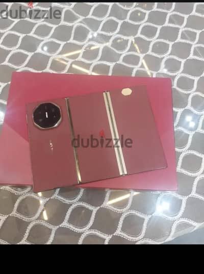 HUAWEI Mate XT ULTIMATE DESIGN
