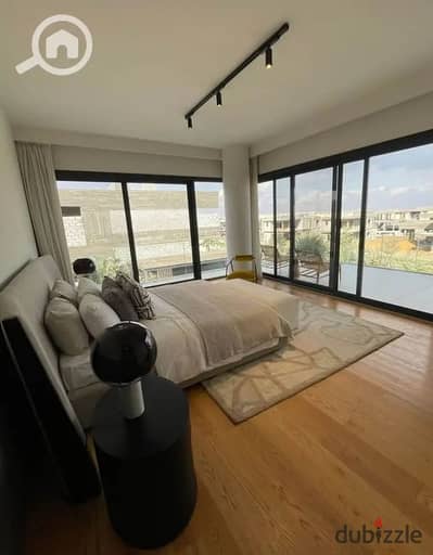 Apartment for sale with a private roof in a prime location near major roads, by Hyde Park in 6th of October City, in Signature Compound