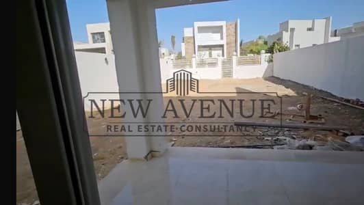 للبيع تاون هاوس كورنر 354 متر على أرض 497  متر في كليوباترا سكوير  الشيخ زايد  cleopatra square  تشطيب كامل بالتكييفات والمطبخ في