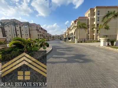 شقة للايجار مفروش أو فاضى بكمبوند المعادى فيو الشروق   دور اول علوي تطل على كومباوند حسن علام ومول 3sides  136 متر غرفتين نوم ريسبشن 3 قطع مزود بباب جرار 2 حمام مطبخ خشامونيوم  تشطيب رخام بالكامل