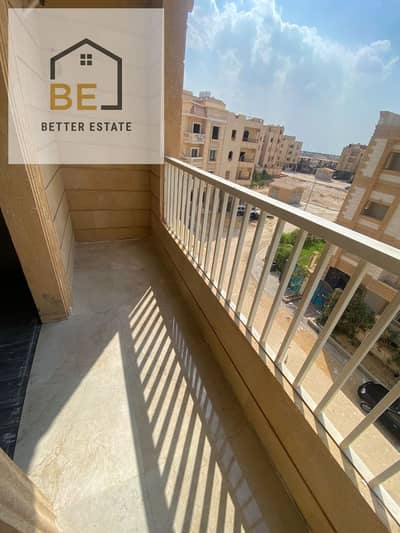 With an area of 125m on the third floor with an elevator | The sale includes the kitchen and built-in dining table | Code 9208
