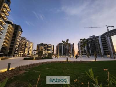 شقة 3غرف بفيو مميز كمبوند ابراج زد الشيخ زايد بالتكييفات والمطبخ اول سكن