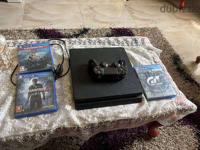 بلايستيشن 4 سليم حاله ممتازه