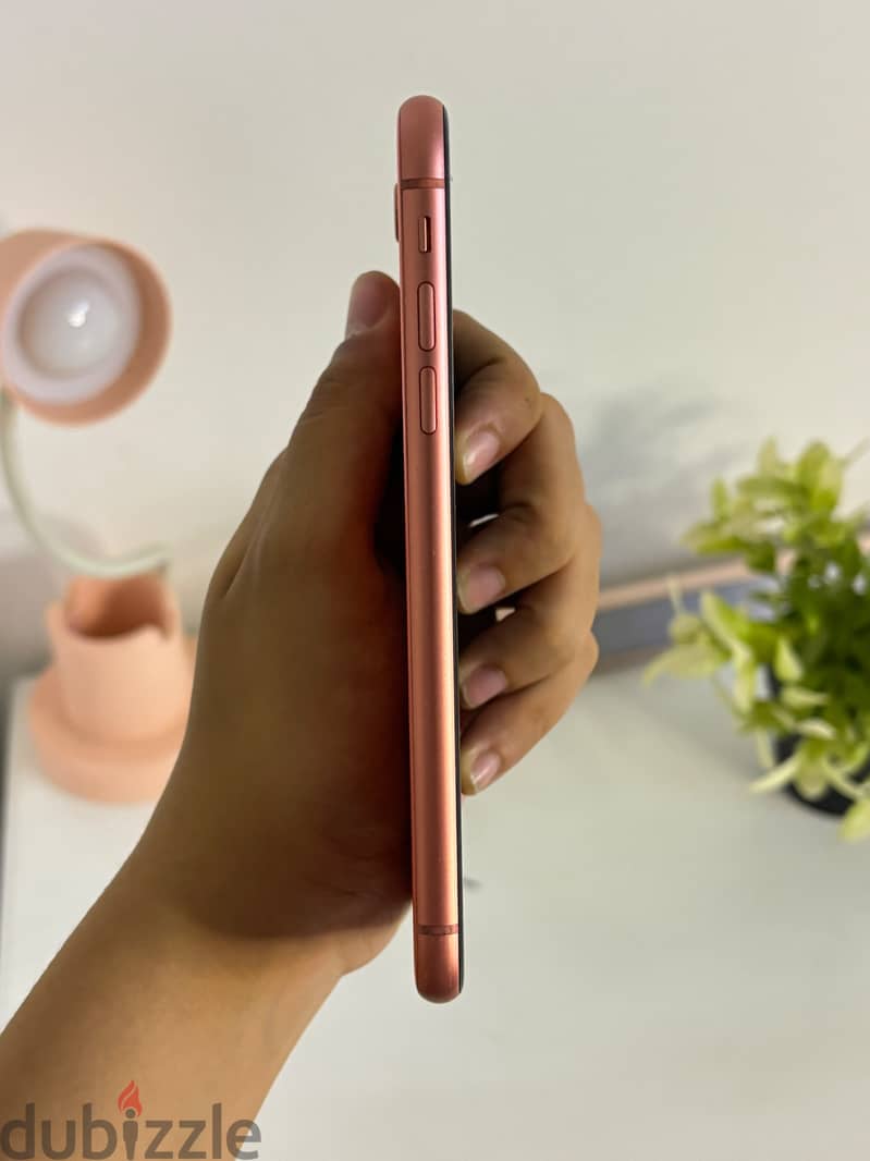 Apple - iPhone XR 7