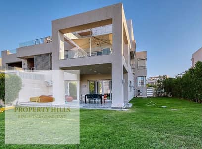Senior Chalet for sale in Hacienda Bay – ready for immediate delivery. Fully finished, including A/C and furniture; features 3 bedrooms and a view of