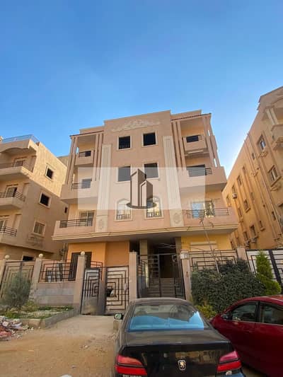 شقة للبيع استلام فوري نصف تشطيب جاهزة للمعاينه في الأندلس 2 بأفضل سعر وموقع مميز بالتجمع الخامس