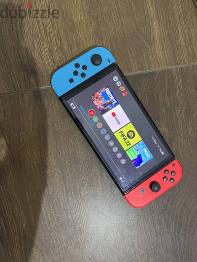 Nintendo Switch Oled بحالة جيدة و بلعلبه و كامل مشملاته ولا يوجد اي خض