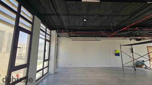 Fully finished office for rent in District 5 with a panorama facade