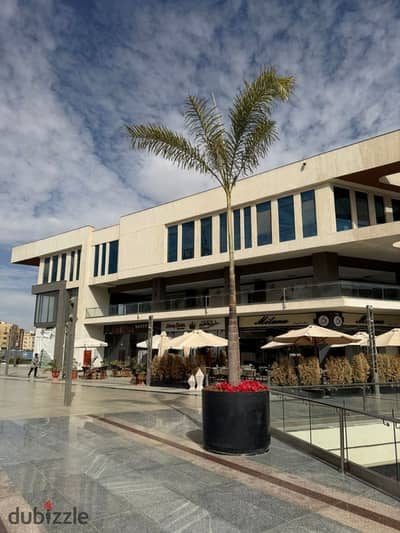 مطعم استلام فورى للبيع لوكيشين مميز داخل مول "وست جيت" (West Gate Mall) بجوار مول دولفين.