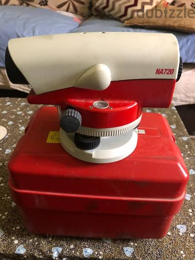 Leica NA720 automatic level