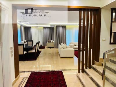 فيلا للإيجار مفروشة بالكامل موقع مميز في Bellagio القاهرة الجديدة 350م + أرض 440م حمام سباحة خاص 5 غرف نوم 4 حمامات