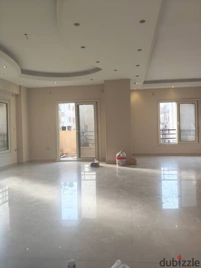 Apartment for rent in Al-Mustathmir Al-Saghir 190 meters first floor with elevator three bedrooms three bathrooms kitchen large reception