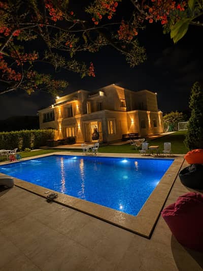 Villa for rent in Marina 6 third row by the sandy lake