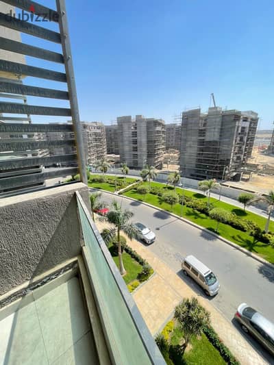 بريفادو 5.500. 000 فقط و استلم شقتك بفيو النادي و شارع رئيسي Madinaty