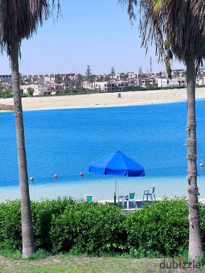 For rent: a villa on the first row of a sandy lake, second row to the sea, in the Marina 2 car club, North Coast, with an area of 2000 square meters.