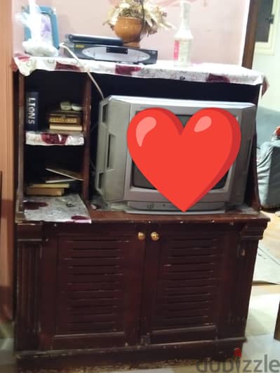 ترابيزة سفرة صغيرة كونتر ومعاها 3كراسى خشب موسكى ومكتبة وبها جزامة