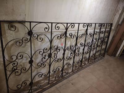 شباك حديد فورجيه مشغول للبيع – 275 × 109 سم