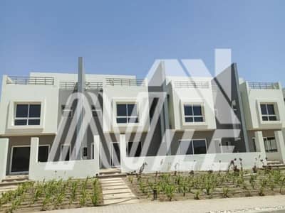 Lowest Price Townhouse 256m For Sale  Special View  At Hyde Park New Cairo