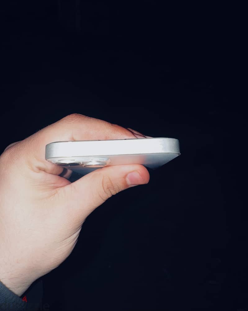 iPhone 13 4