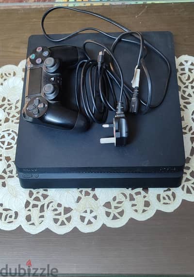 playstation 4 1TB استعمال خفيف