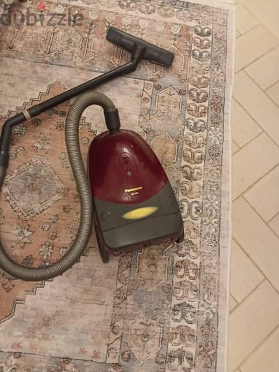 Vacuum cleaning مكنسة كهربائية