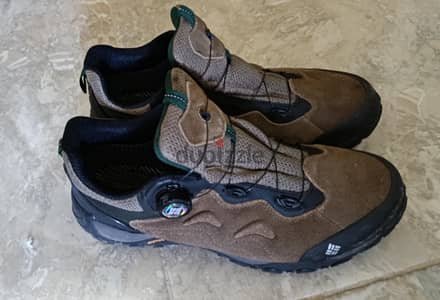 كوتشي أوت دور هايكنج Columbia  - نظام BOA - حالة ممتازة