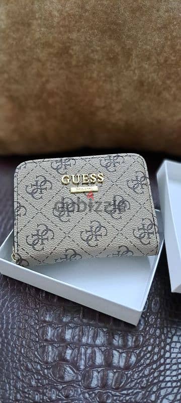 محفظة GUESS