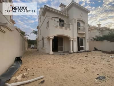 Investment opportunity and upscale housing.. Villa for sale in Al Patio 5 Al Shorouk