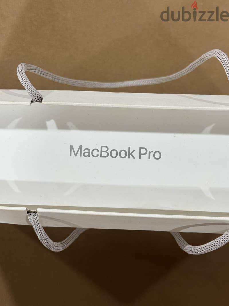 MacBook pro m5 max 1