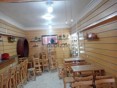 كراسى خشب وبلاستيك ٢ ترابيزة