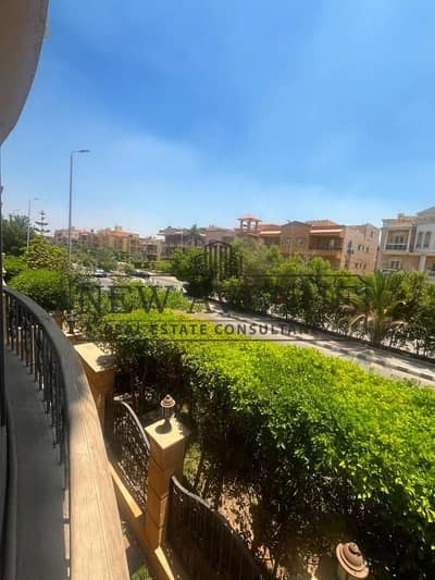 فيلا مستقلة كاملة التشطيب (مقسمة إلى 3 شقق) وقبو نصف تشطيب + بنتهاوس للبيع في الياسمين 1 القاهرة الجديدة El Yasmeen 1