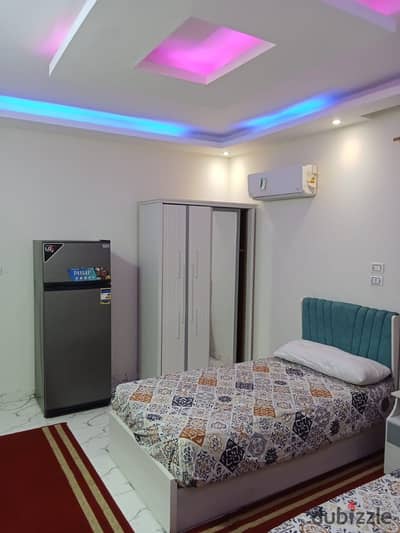 استديو دابل حى أول مجاوره سابعه دور رابع اسانسير أمام جامعه m,a,a شباك ع الشارع  مياه فقط